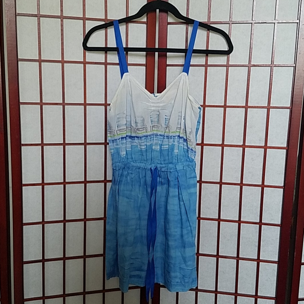 🎉HP🎉Anthropologie Blue and white chemise. Size XS.